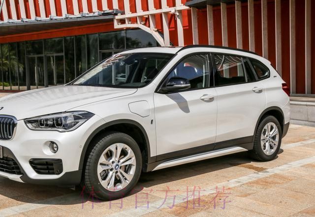 众国脚热衷试驾现代新款SUV 于海无证驾驶跑得欢 众国脚热衷试驾现代新款SUV 于海无证驾驶跑得欢